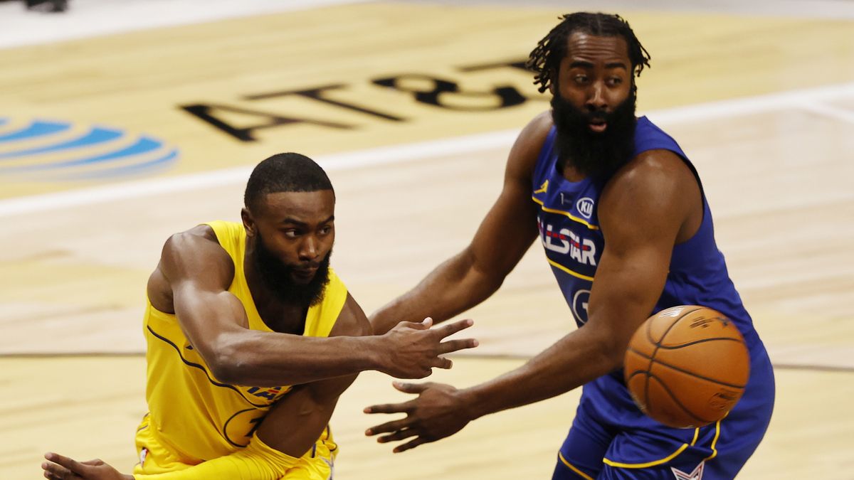 Jaylen Brown (z lewej) i James Harden