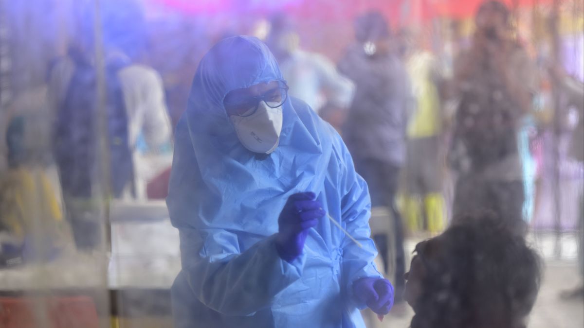 Koronawirusem można się zarazić dużo łatwiej niż dotąd sądzono. 