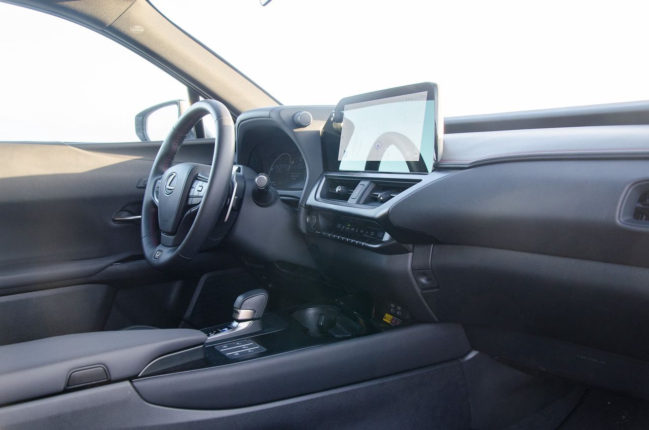 Lexus UX 300h AWD