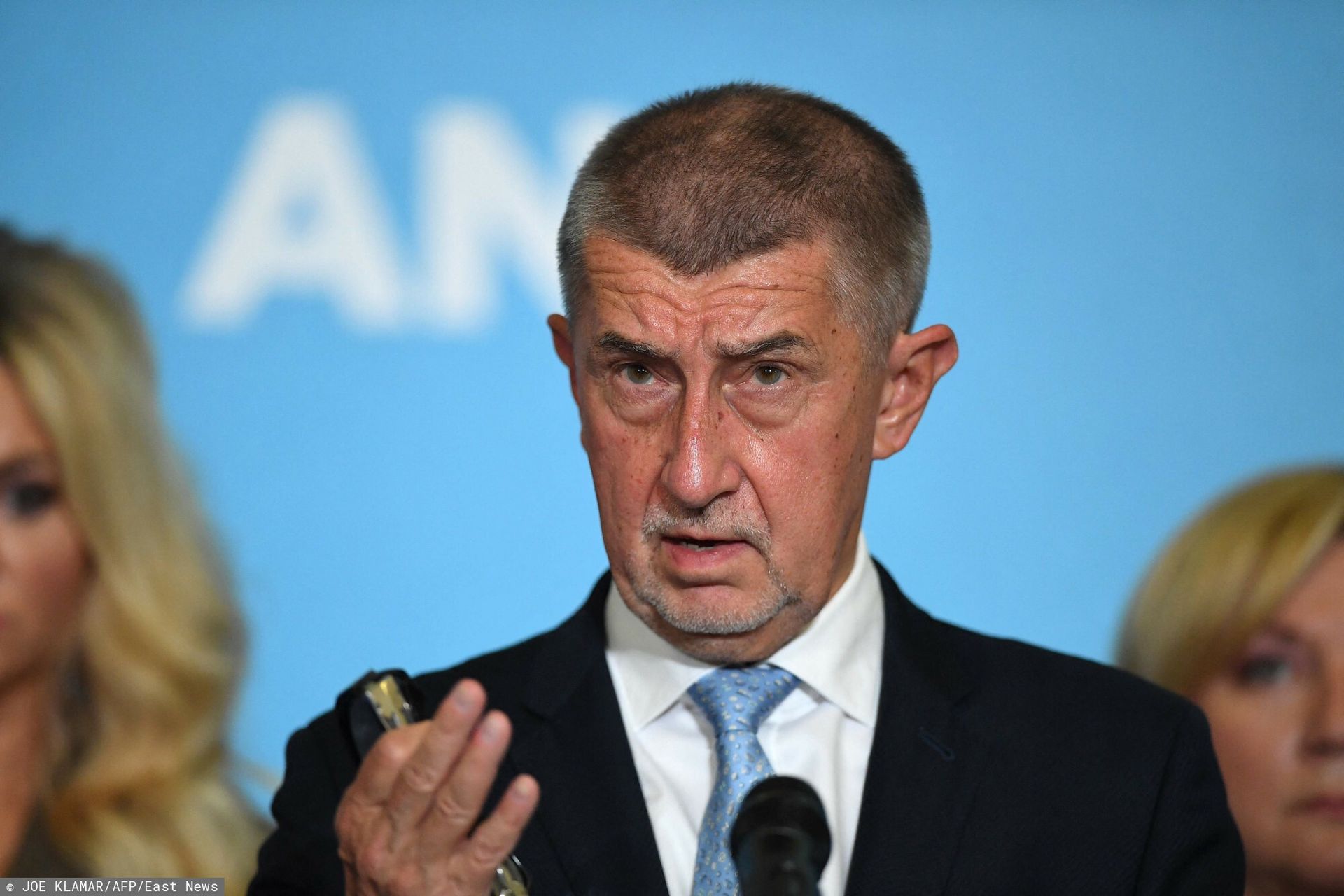 Andrej Babisz zaatakowany na wiecu. Trafił do szpitala