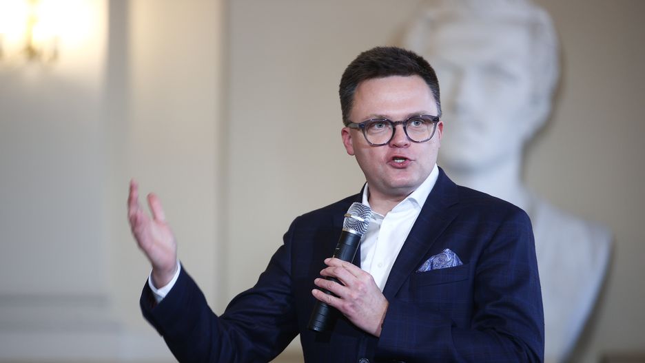 Kraków, 30.11.2023. Marszałek Sejmu Szymon Hołownia podczas odbywającego się w ramach lekcji obywatelskiej spotkania z uczniami w V Liceum Ogólnokształcącym im. Augusta Witkowskiego w Krakowie, 30 bm. (ad) PAP/Łukasz Gągulski