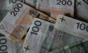 Nauczyciele, mundurówka, Donald Tusk, Karol Nawrocki. Oto jak wzrosną pensje budżetówki