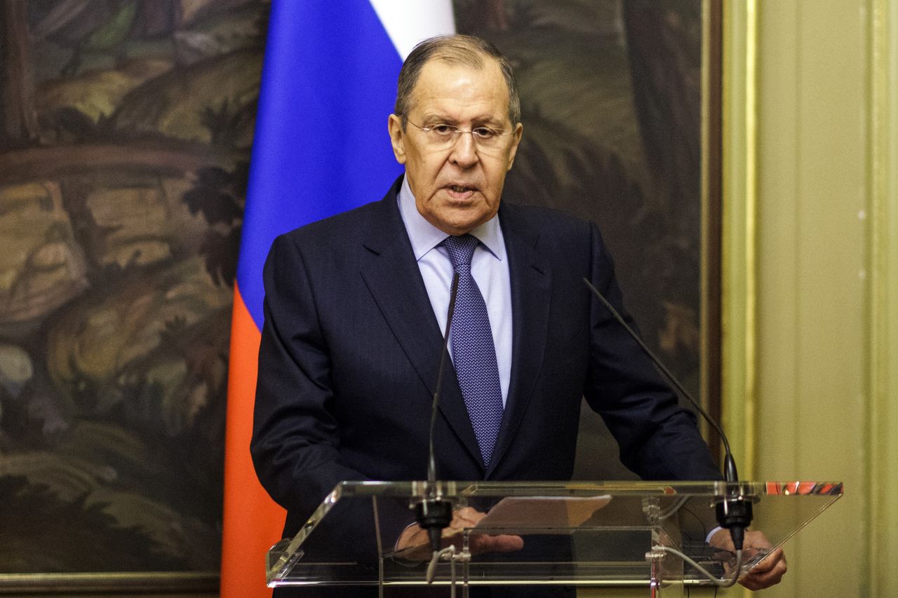 Ukraine crisis: Lavrov slams German chancellor's weapon stance