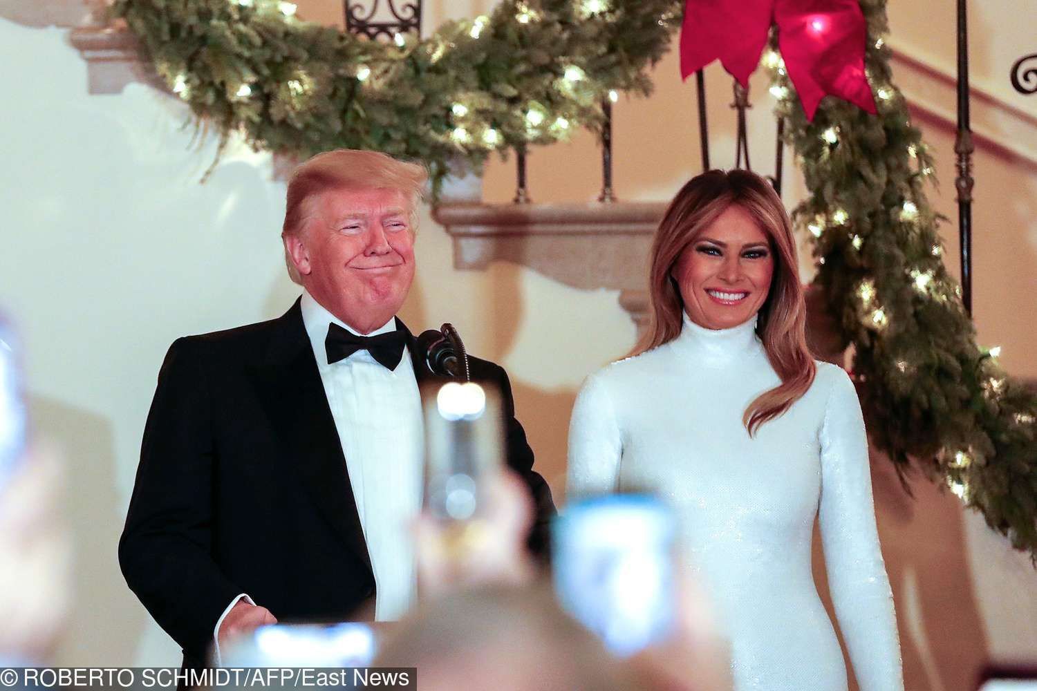 Melania Trump w białej sukni na balu w Białym Domu
