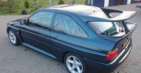 Ford Escort o potężnej mocy wystawiony na sprzedaż w Polsce