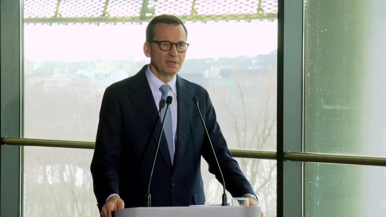 Były Premier Morawiecki o zarobkach w TVP: “117 tysięcy miesięcznie to dużo”