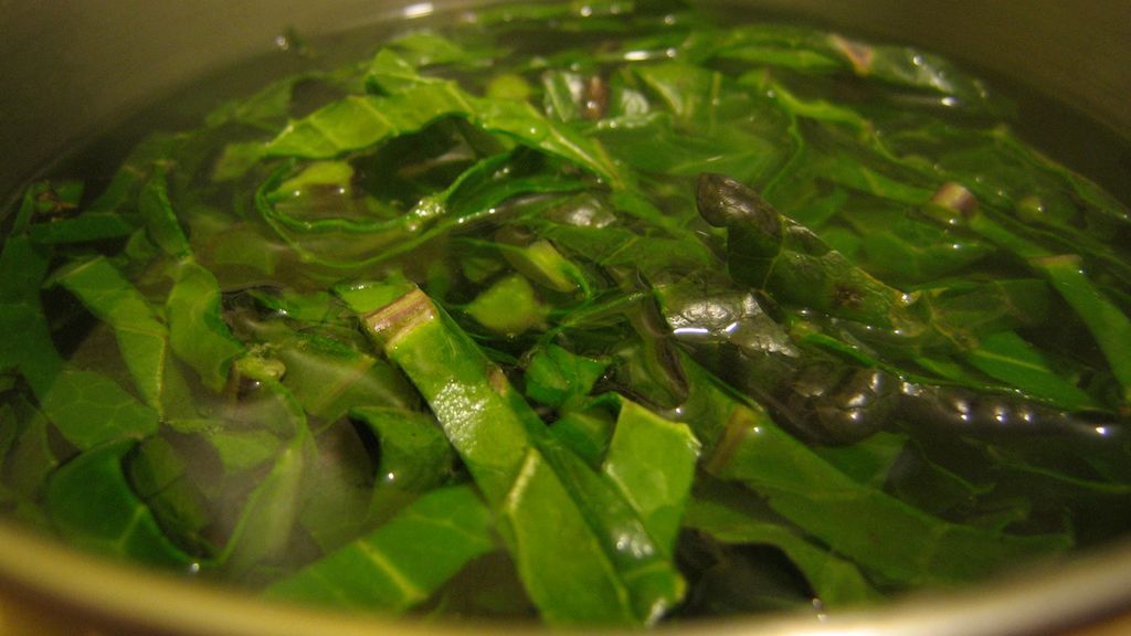 Gotowana kapusta bez dodatku soli, odsączona