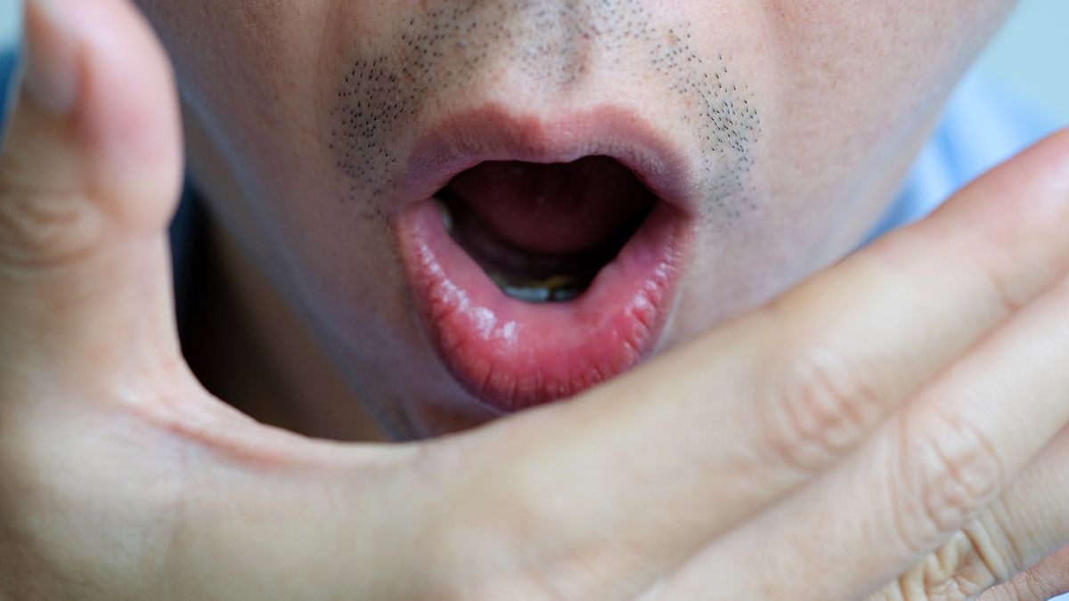 Przykry zapach z ust może świadczyć nawet o nowotworze