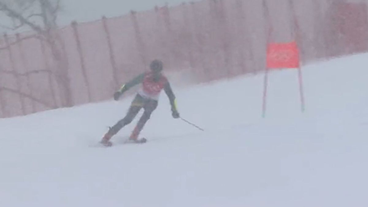 Benjamin Alexander podczas zjazdu na zimowych igrzyskach olimpijskich w Pekinie