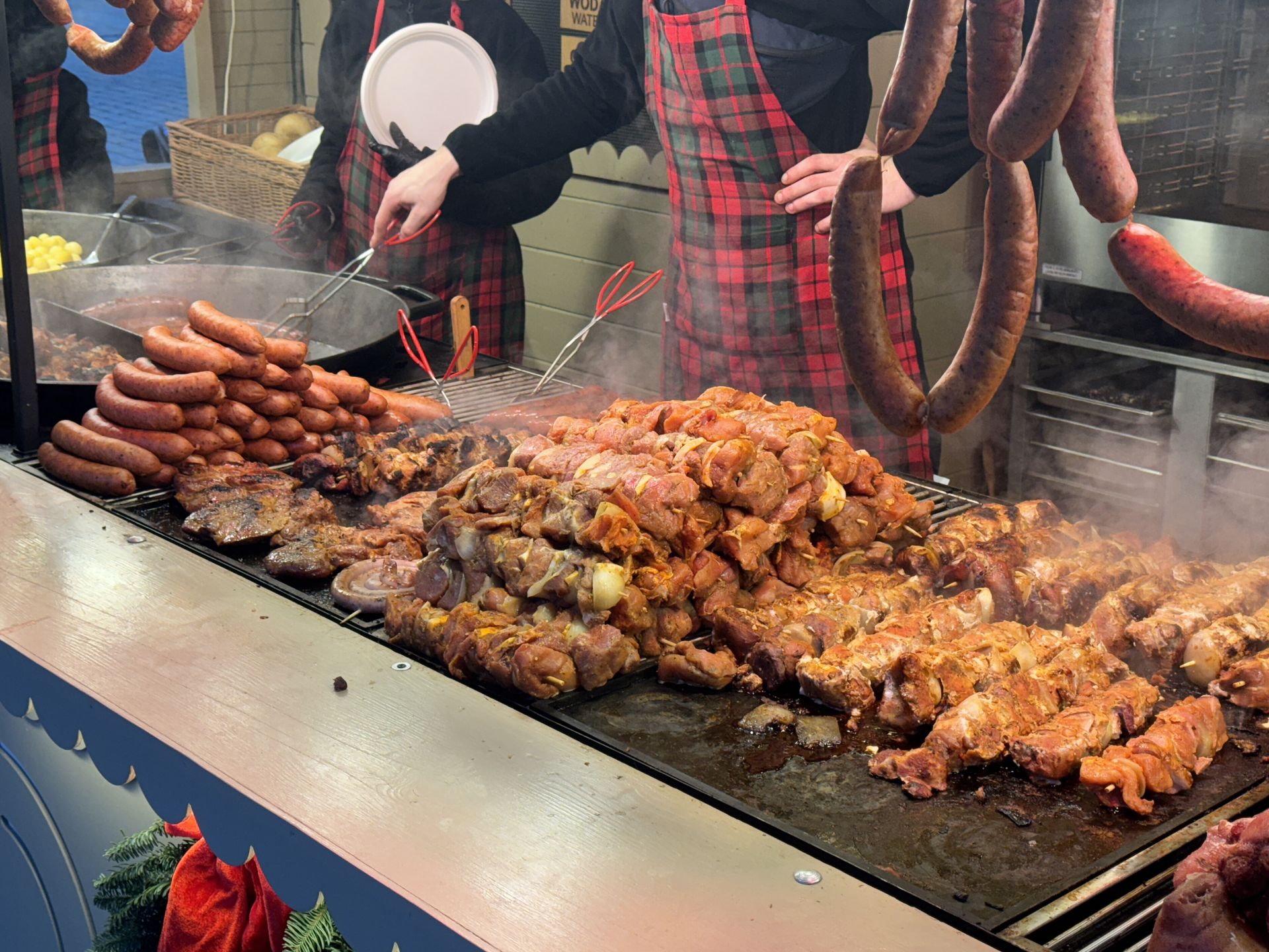 Mięsny grill na jarmarku