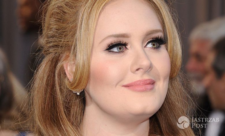 Odchudzona Adele wystylizowana na królową szampańskiej nocy kusi apetycznym biustem! Wygląda jak seksowna Dolly Parton!