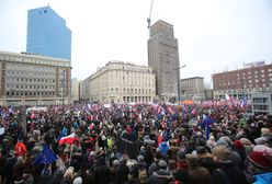 Manifestacja KOD w Warszawie. "Przeciw zawłaszczeniu mediów" [ZDJĘCIA]