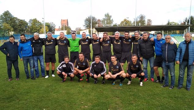 Reprezentacja Śląska Oldbojów przed meczem Pucharu Polski z Naprzodem Lipiny (2.10.2018 r.). Fot. Michał Fabian