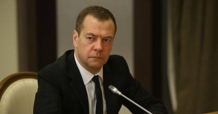 Miedwiediew w nowym propagandowym formacie. Wskazuje na Polskę