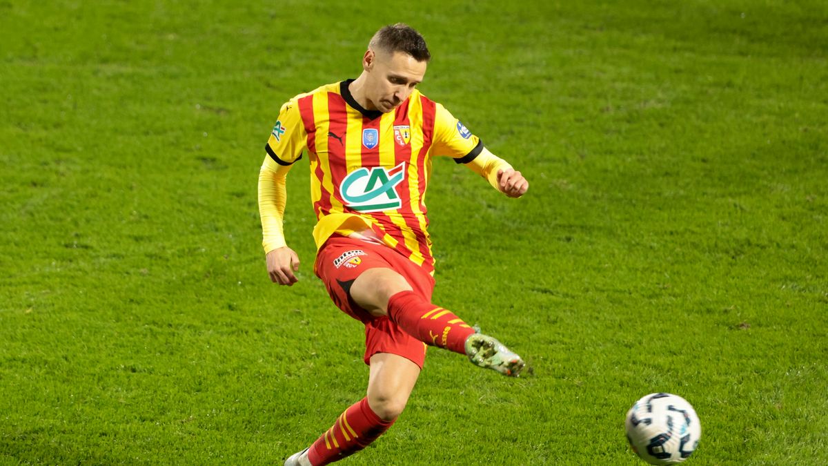 Getty Images / Jean Catuffe / Na zdjęciu: Przemysław Frankowski i jego RC Lens schodzili z murawy pokonani