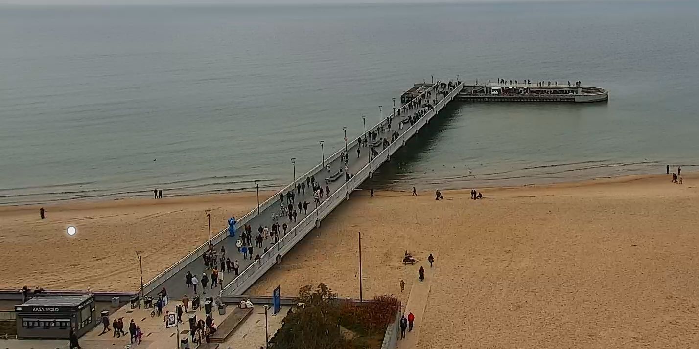 Polacy wpoczywają w Kołobrzegu.