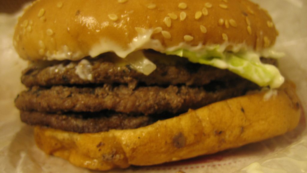 Potrójny hamburger z przyprawami