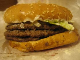 Potrójny hamburger z przyprawami