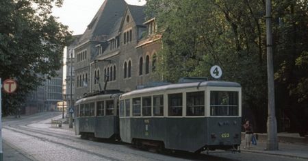 Była wyjątkowo popularna, więc... zniknęła na kilka lat. Nietypowa historia linii numer 4