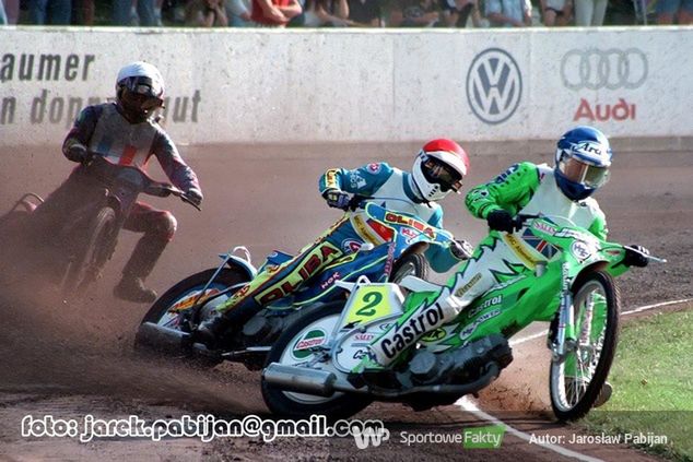 Simon Wigg w biało-zielonym kevlarze