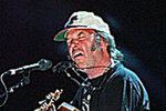 Neil Young wspiera Michaela Moore'a