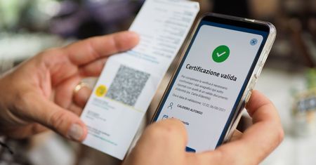 Włochy. Kupowali covidowe przepustki, teraz mogą mieć kłopoty