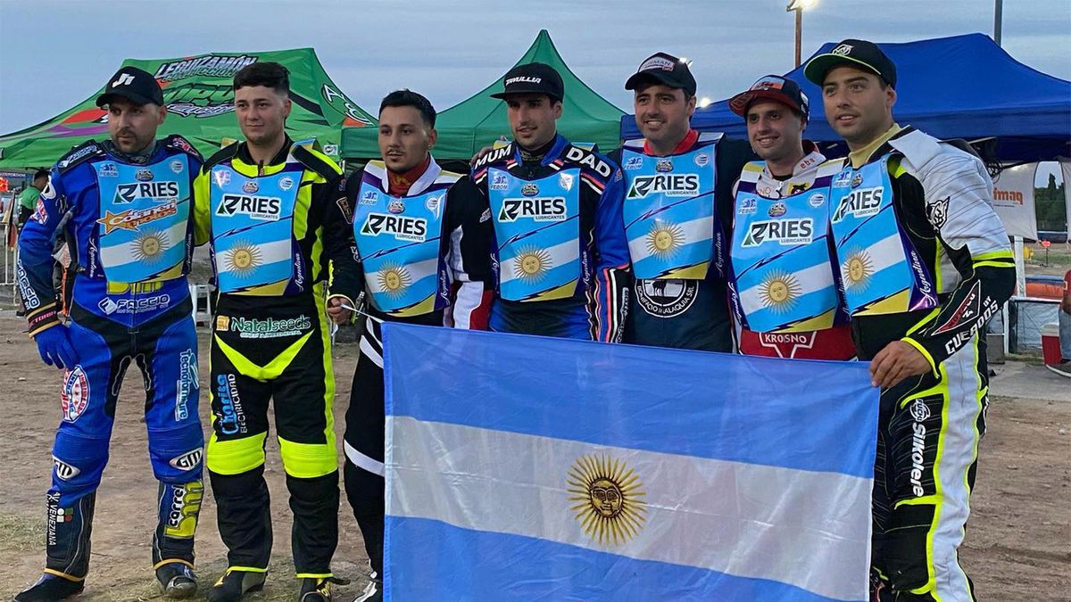 Facebook / Automoto Club Bahia Blanca - oficial / Na zdjęciu: żużlowcy z Argentyny