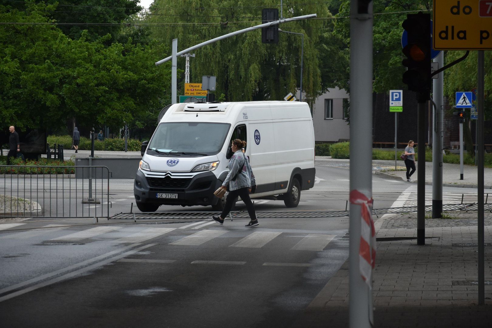 Chorzów estakada i okolice rynku rankiem czerwca. Obiekt grozi zawaleniem.