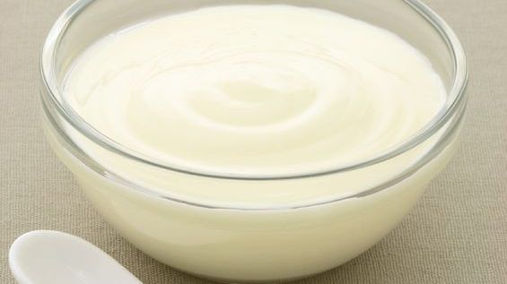 Jogurt waniliowy o obniżonej zawartości tłuszczu (11 g białka w 225 g)