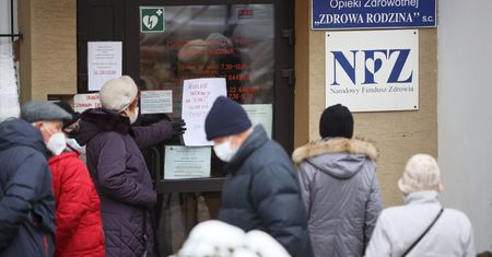 Pfizer zmniejsza dostawy szczepionek dla Europy
