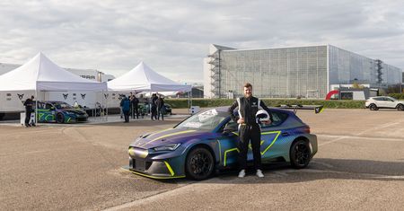 Jeździłem "mistrzowską" cuprą e-racer. To jak mały zawał serca, ale po cichu