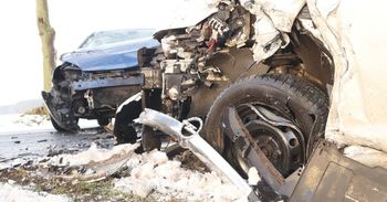 Śrem: Wypadek na DW 434. Ogromne korki po zderzeniu trzech samochodów. Na miejscu służby