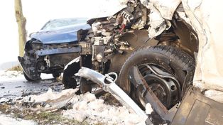 Śrem: Wypadek na DW 434. Ogromne korki po zderzeniu trzech samochodów. Na miejscu służby