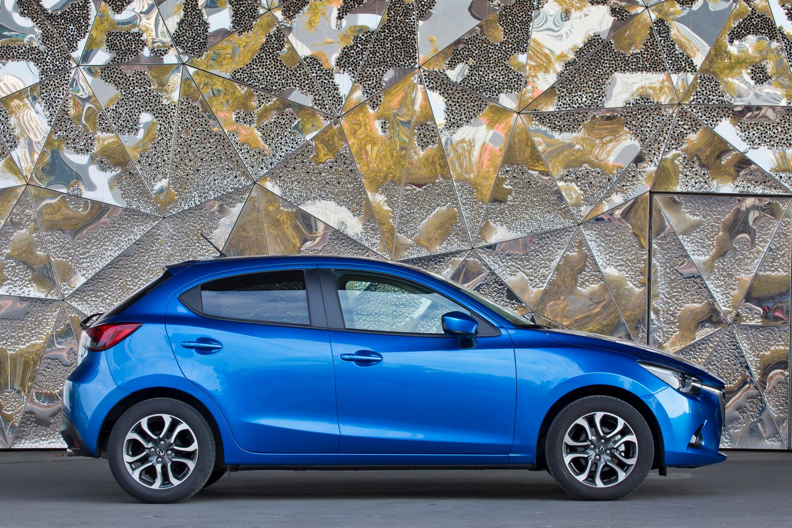 Europejska Mazda 2 – obszerna galeria zdjęć 39