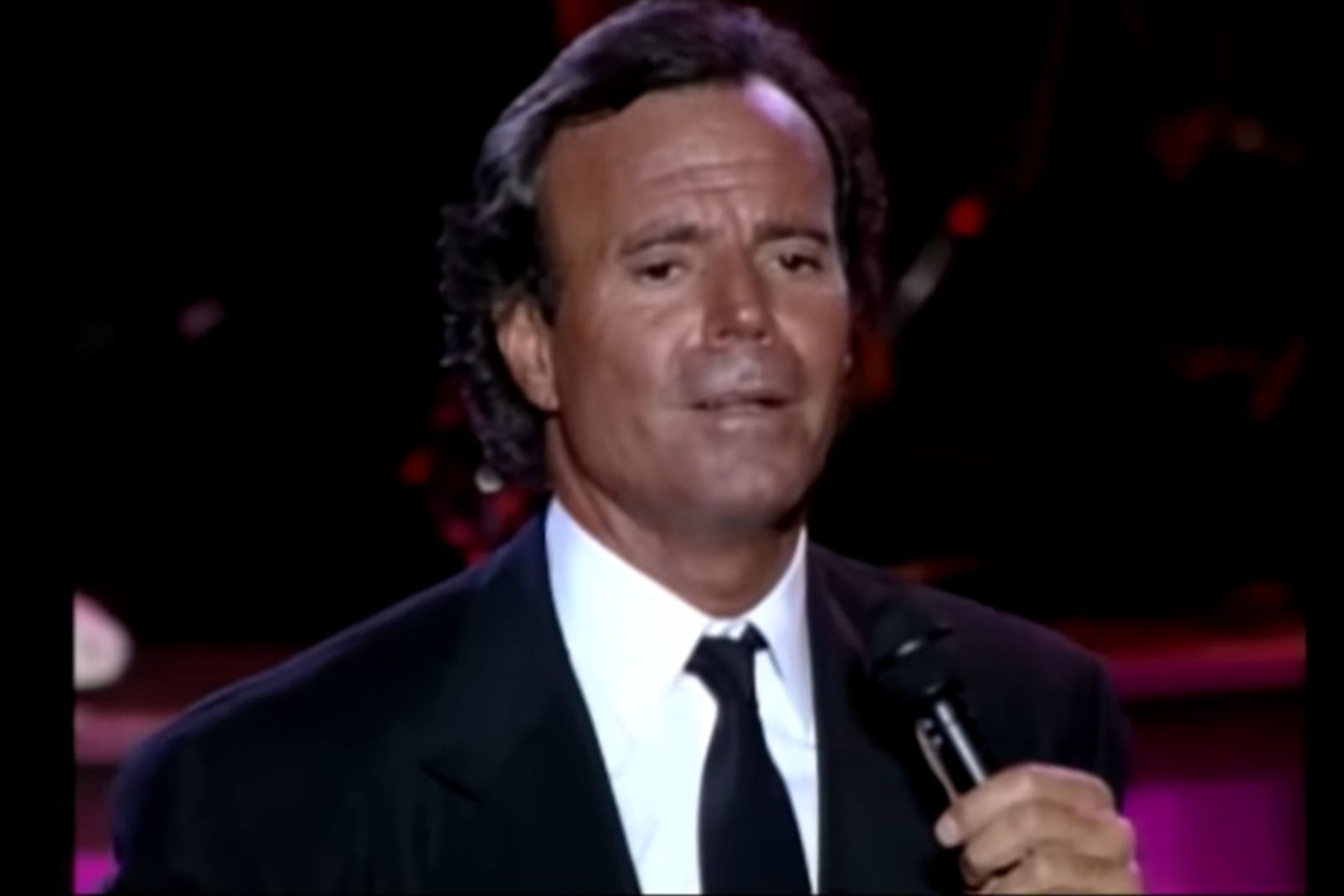 wiadomości,aktualności,WP Wiadomości Prokuratura umarza sprawę przeciwko Julio Iglesiasowi. W tle poważne zarzuty