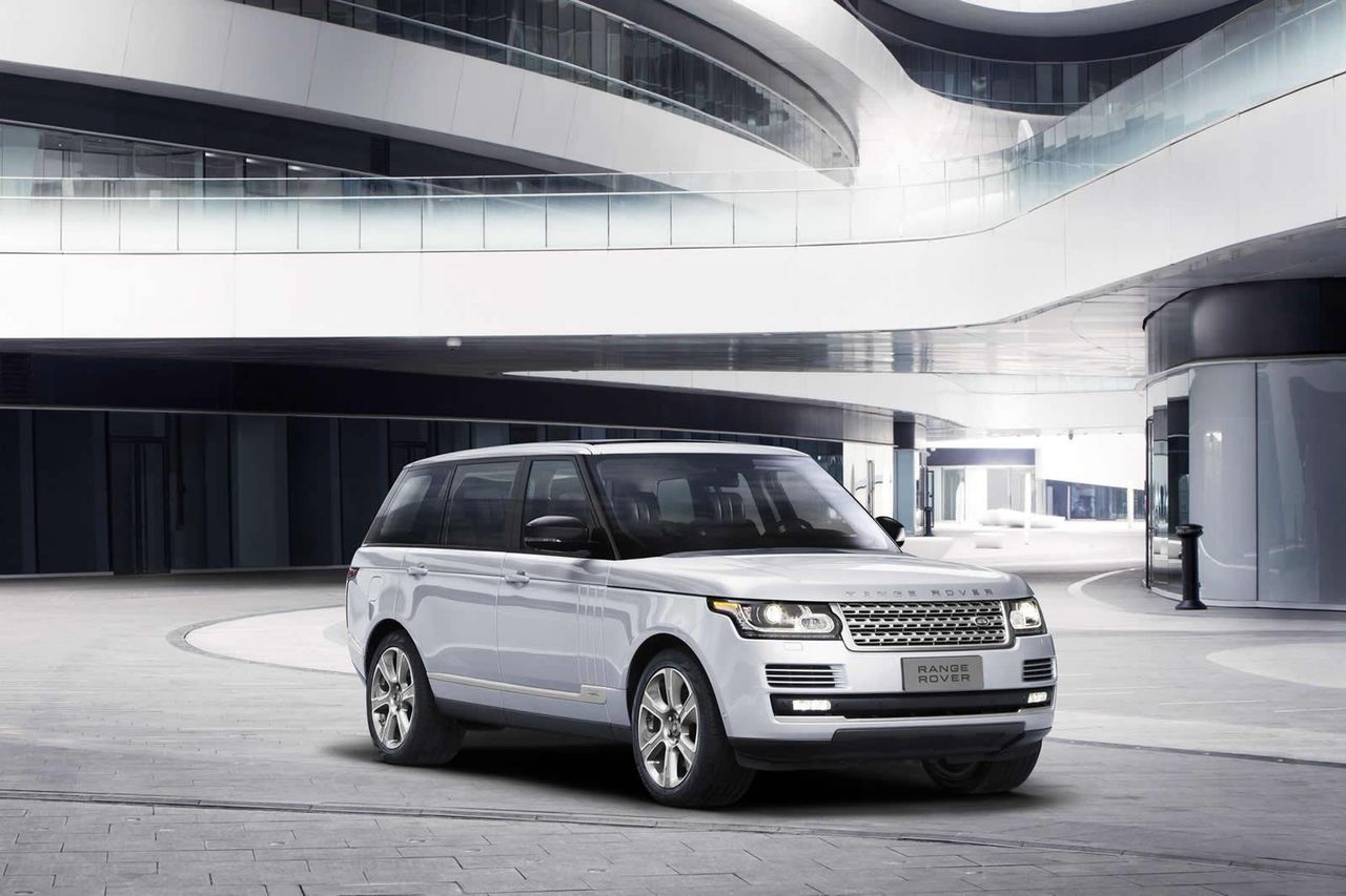 Range Rover Hybrid LWB - SUV w wersji XXL