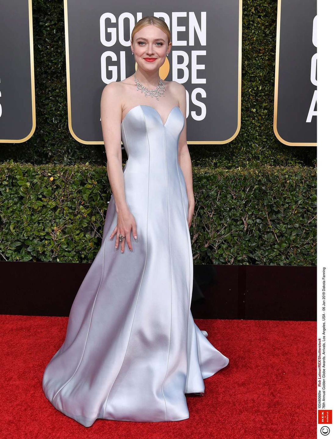 Dakota Fanning – Złote Globy 2019, kreacja: Armani Prive