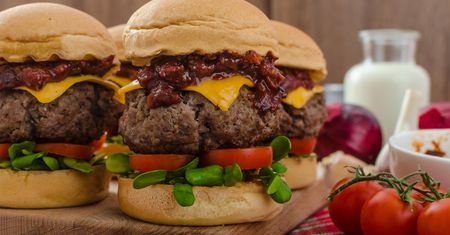 Powiększony hamburger