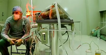 Fotograf odtworzył w 3D i ożywił słynne zdjęcie z prof. Zbigniewem Religą