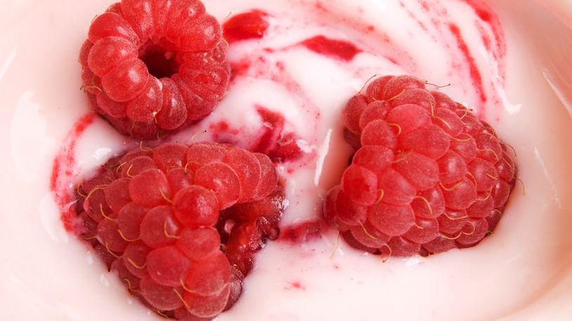 Jogurt owocowy o obniżonej zawartości tłuszczu (10 g białka w 225 g)