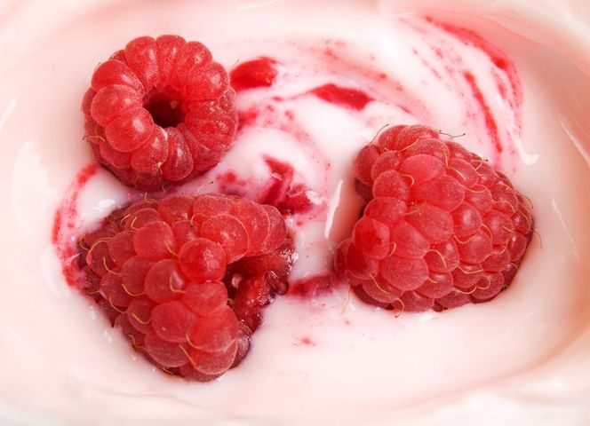 Jogurt owocowy o obniżonej zawartości tłuszczu (10 g białka w 225 g)