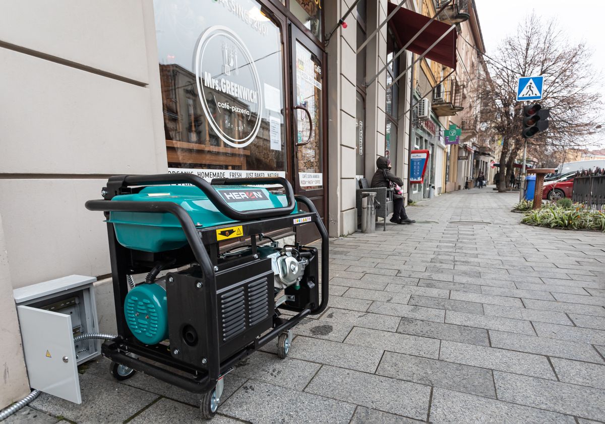 Використання генераторів впливає на навколишнє середовище (Photo by Mykhaylo Palinchak/SOPA Images/LightRocket via Getty Images)