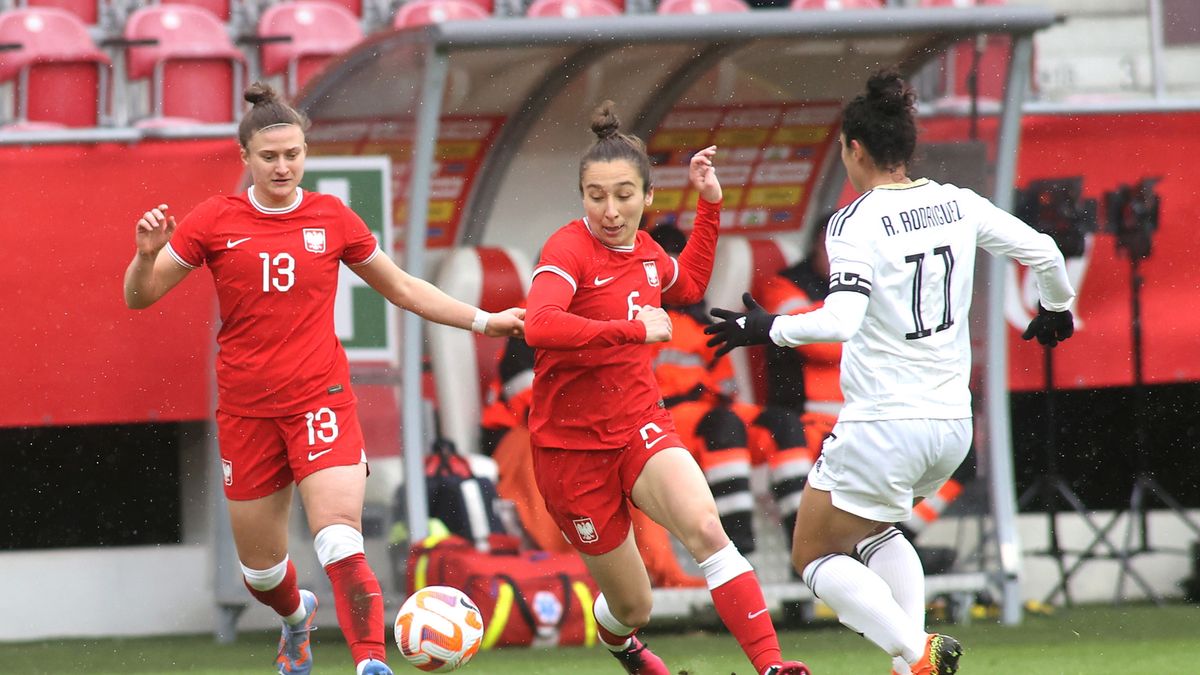 PAP / Marian Zubrzycki / Na zdjęciu: Sylwia Matysik (w środku, z numerem 6.)