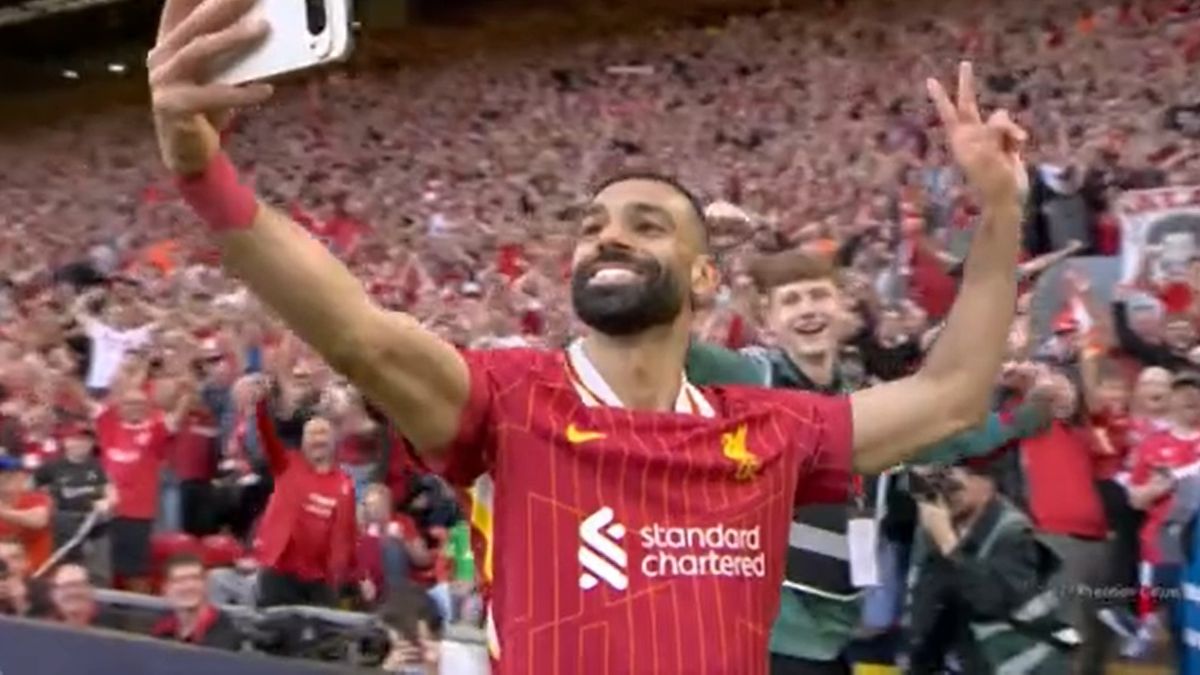 Materiały prasowe / Onnetwork / Salah zrobił zdjęcie po zdobyciu bramki