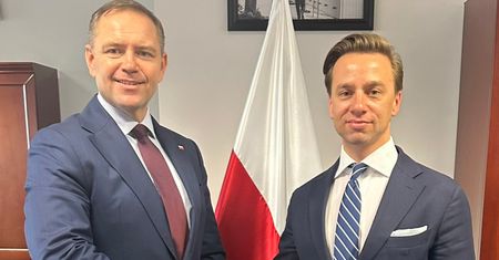 Bosak spotkał się z Nawrockim. "Zaproponowałem wsparcie"