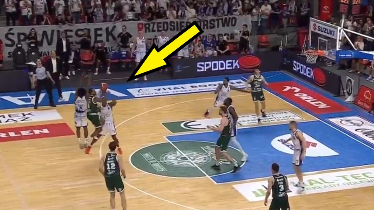 Twitter / oficjalny profil Orlen Basket Ligi / Niesamowite trafienie Kamerona McGusty'ego