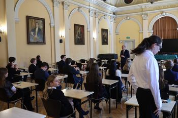Matura CHEMIA rozszerzona. Odpowiedzi, rozwiązania zadań, arkusz CKE. Co było na egzaminie 16 maja. Uczniowie: "czasu było za mało"