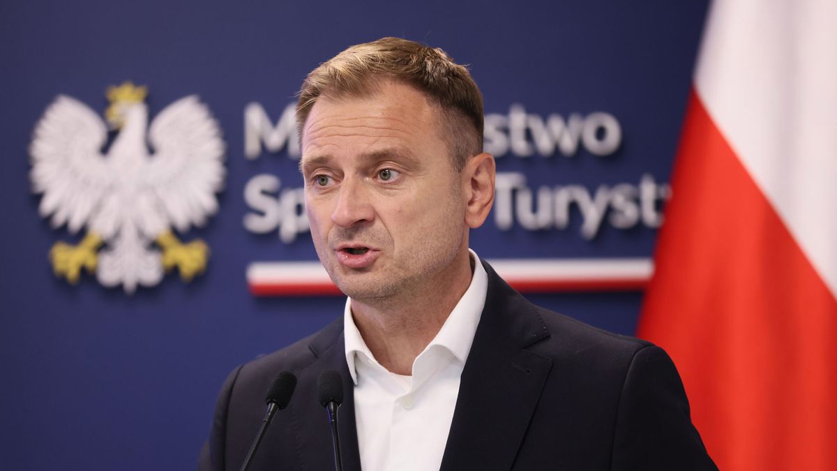 PAP / Leszek Szymański / Na zdjęciu: Sławomir Nitras