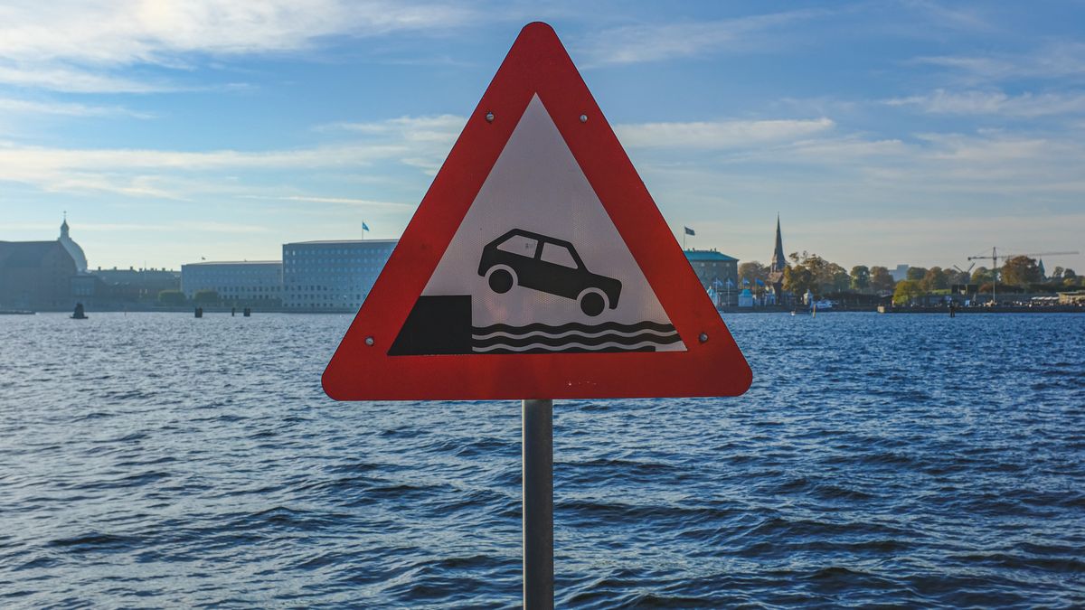 Drifterskie popisy skończyły się nurkowaniem w rzece