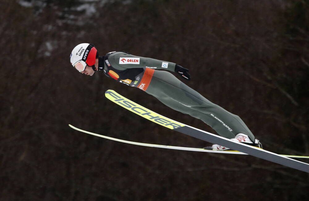 PŚ w skokach - Polacy na szóstym miejscu w konkursie mikstów, wygrali Japończycy